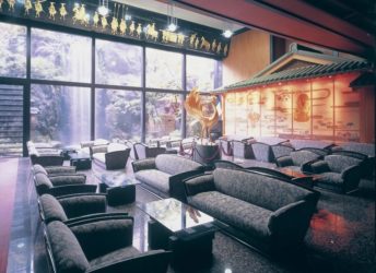 旅にきた･･･と演出する幻想的なロビー